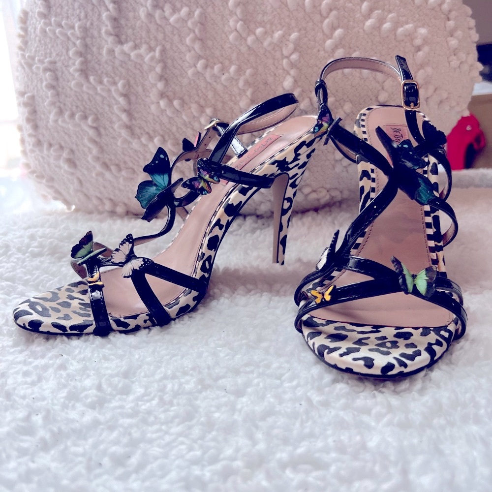 🦋 Rare Betsey Johnson Butterfly Embellished Leopard Print Heels 🦋